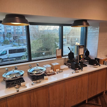 Free daily continental breakfast at Fairfield by Marriott Inn & Suites Charleston Downtown