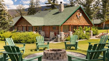 Egyptian cotton sheets, premium bedding, pillow-top beds, in-room safe