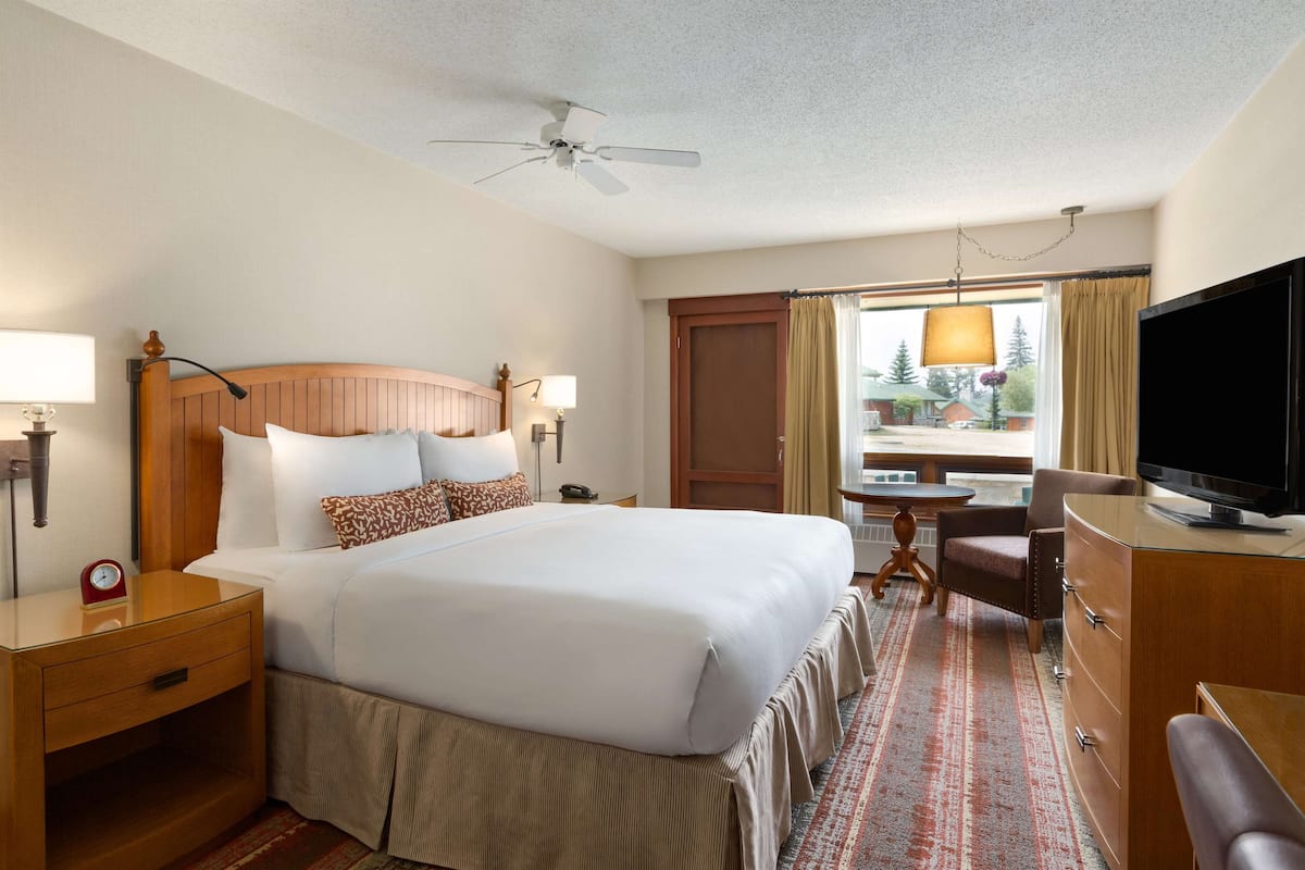 Egyptian cotton sheets, premium bedding, pillowtop beds, in-room safe