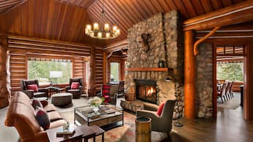 Egyptian cotton sheets, premium bedding, pillowtop beds, in-room safe