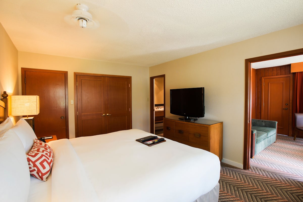 Egyptian cotton sheets, premium bedding, pillowtop beds, in-room safe