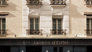 A building with multiple balconies and a sign reading "Les Jardins d'Eiffel". - Les Jardins d'Eiffel (Paris)