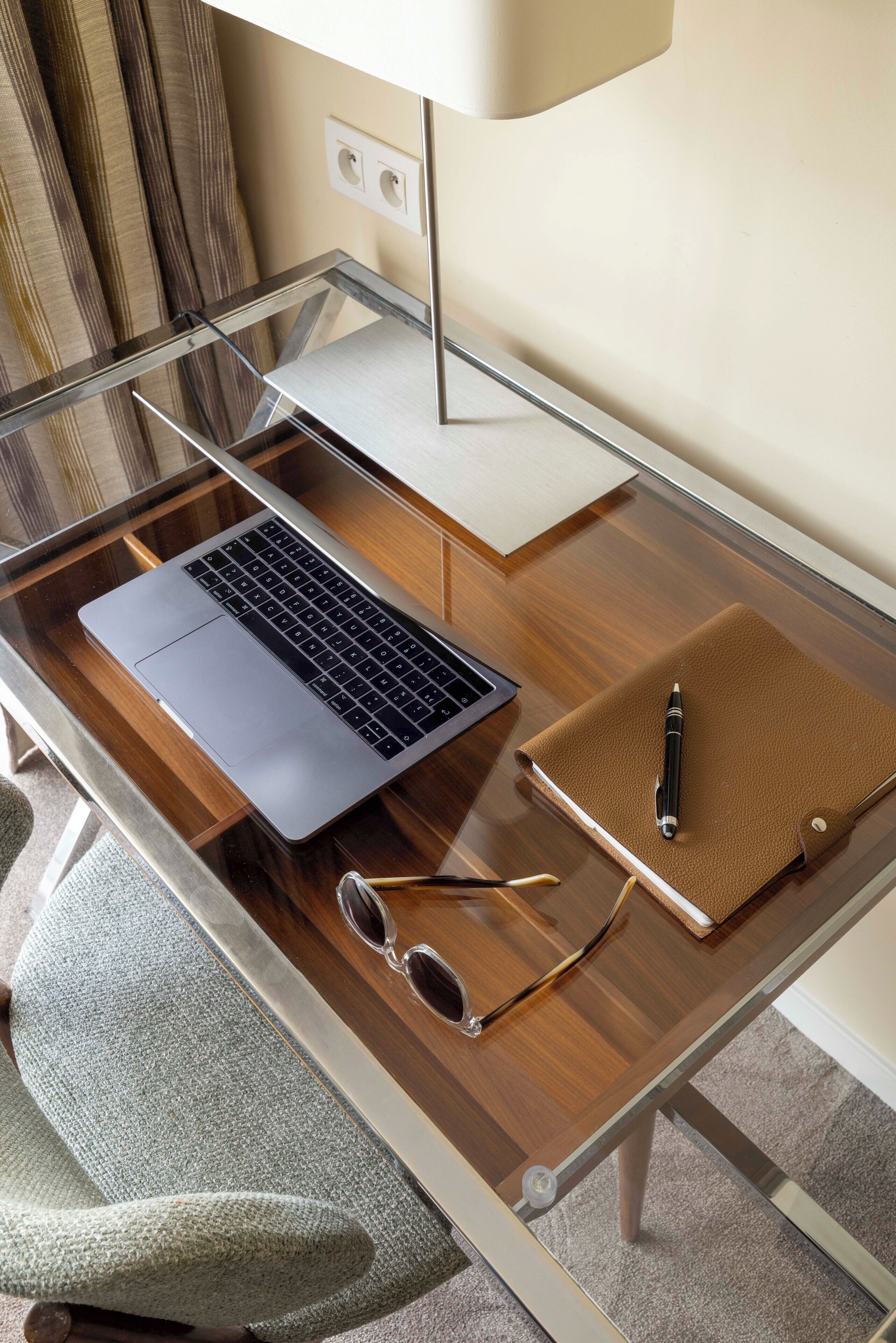 executive double room | 1 bedroom, minibar, in-room safe, desk