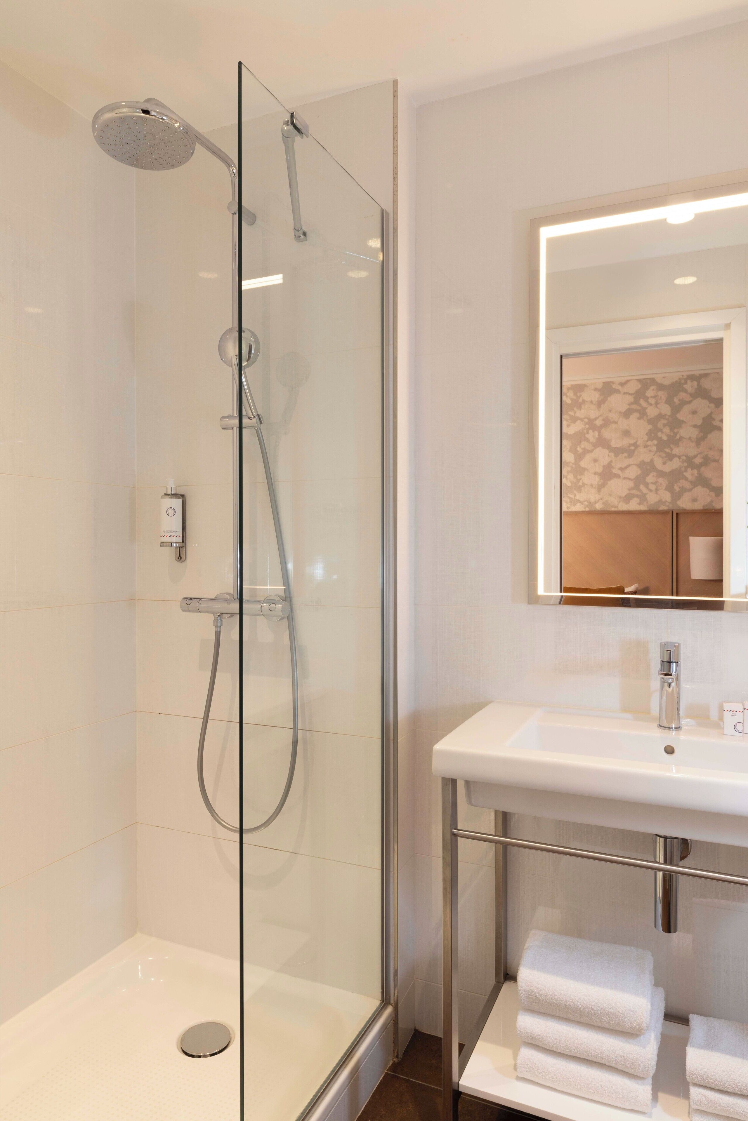 comfort triple room | bathroom | hair dryer, towels, soap, shampoo