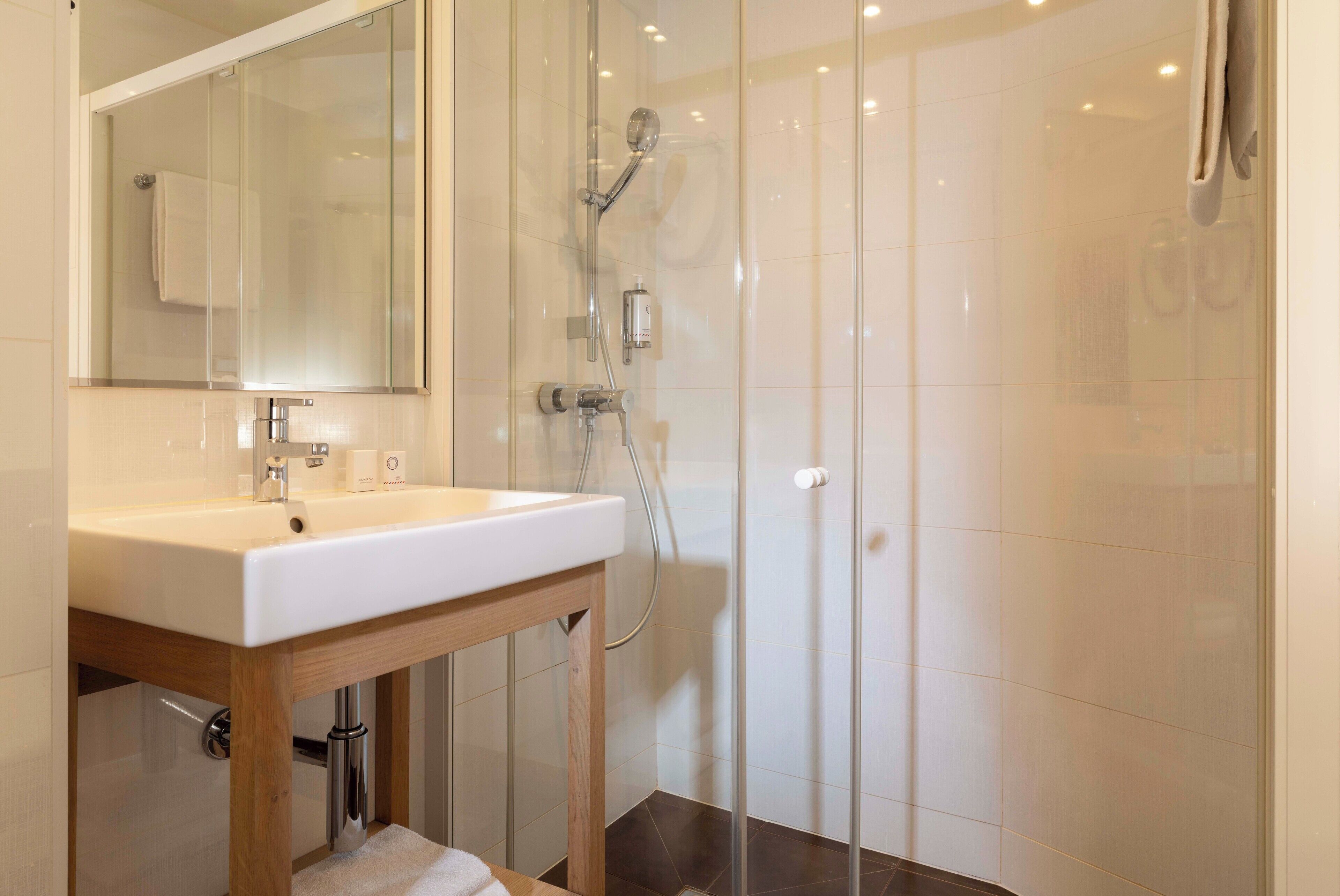 comfort single room | bathroom | hair dryer, towels, soap, shampoo