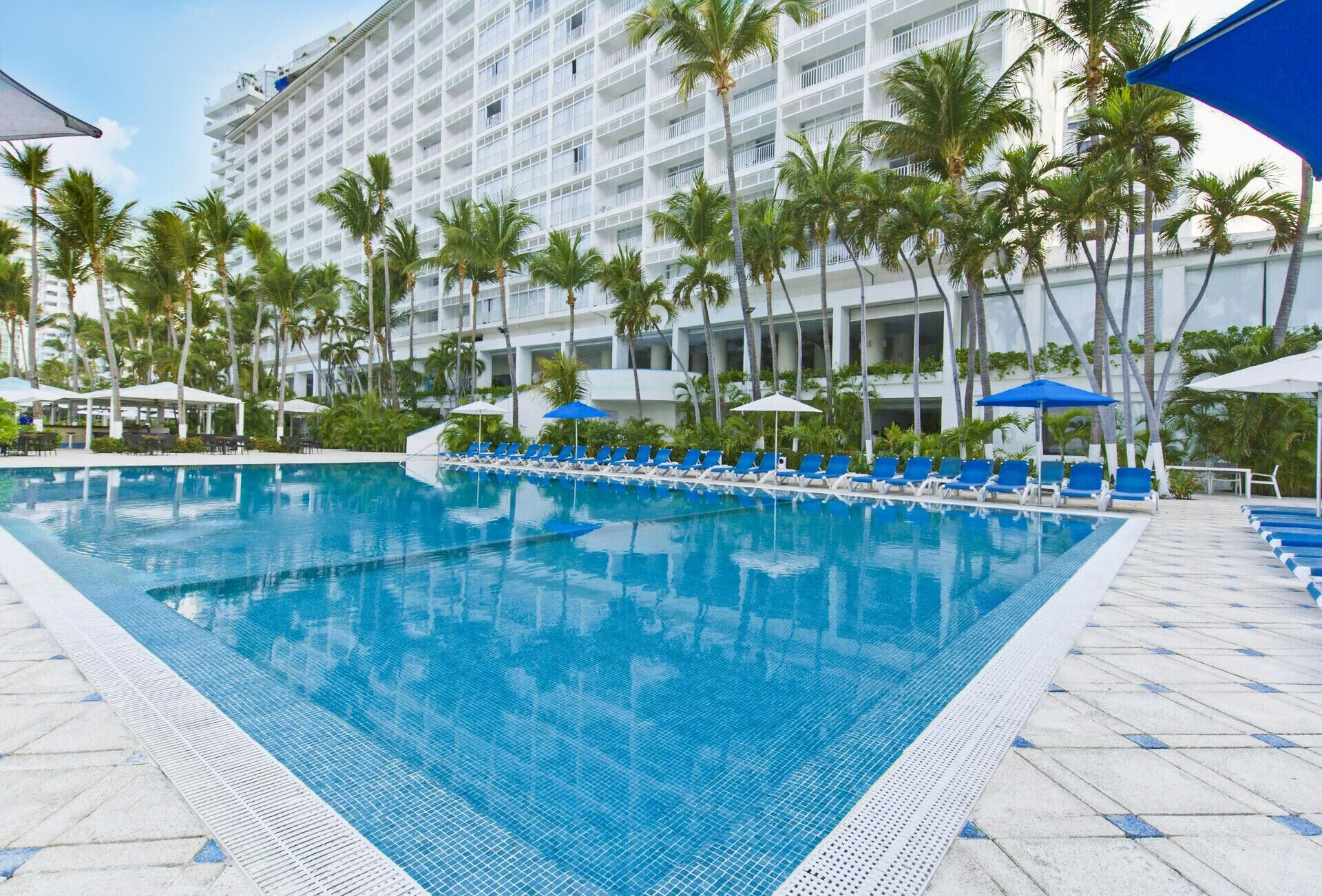 outdoor pool, pool loungers