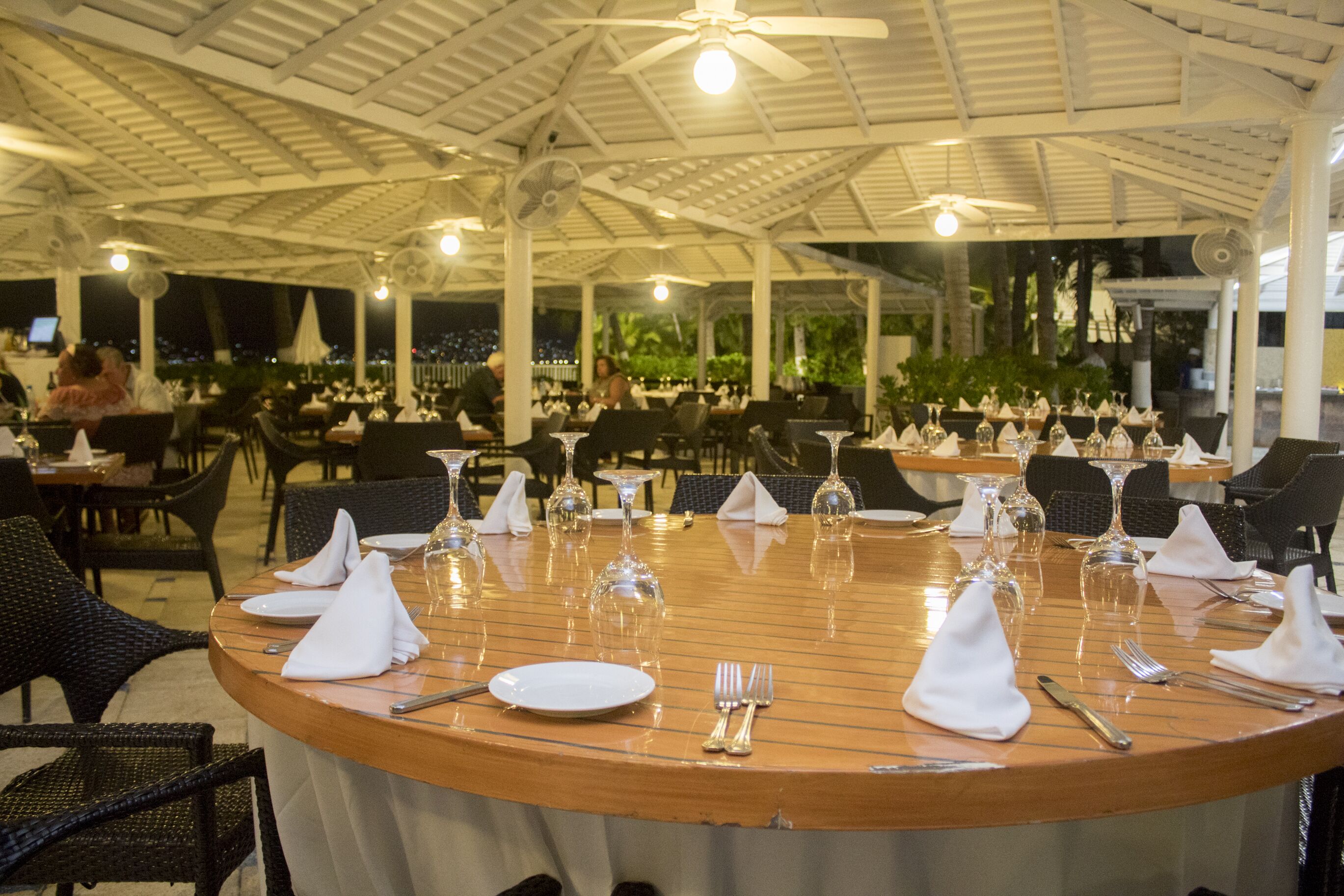 breakfast, lunch, dinner served; pool views