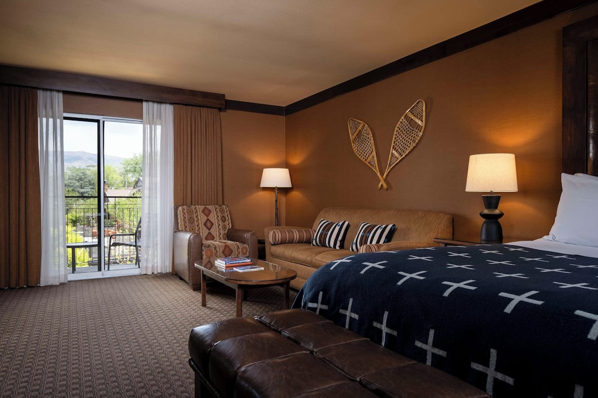 Room, Multiple Beds (King Creekside with Sleeper Sofa) | Egyptian cotton sheets, premium bedding, desk, laptop workspace