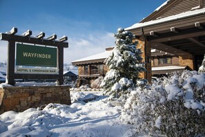 A snow-covered landscape with a sign for Wayfinder Hotel & Creekside Bar. - Wayfinder Bishop (Bishop)