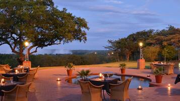 4 restaurants, international cuisine