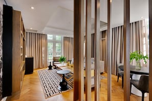 Executive Suite (King Bed) | Minibar, in-room safe, desk, free WiFi