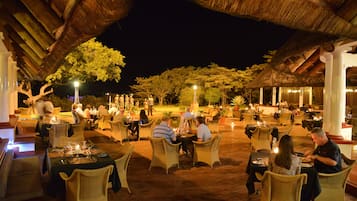 4 restaurants, international cuisine