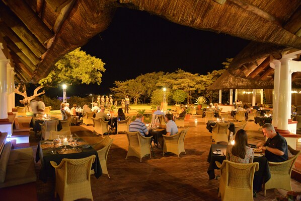 4 restaurants, international cuisine