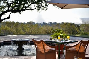 4 restaurants, international cuisine - The Victoria Falls Hotel (Victoria Falls)