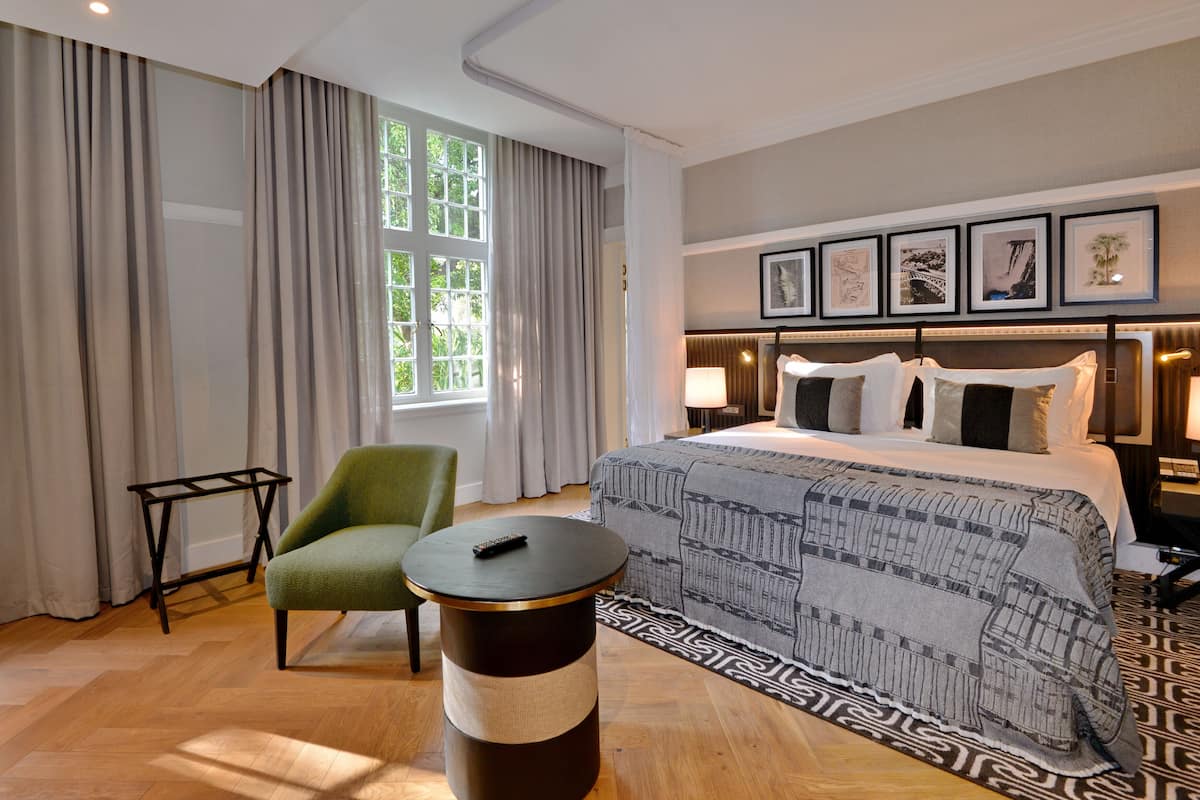 Suite exécutive (King Bed) | Minibar, coffre-fort, bureau, accès au Wi-Fi (inclus)
