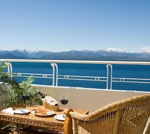 Suite, 1 King-Bett, Nichtraucher, Seeblick (Pool Access) | Blick vom Balkon