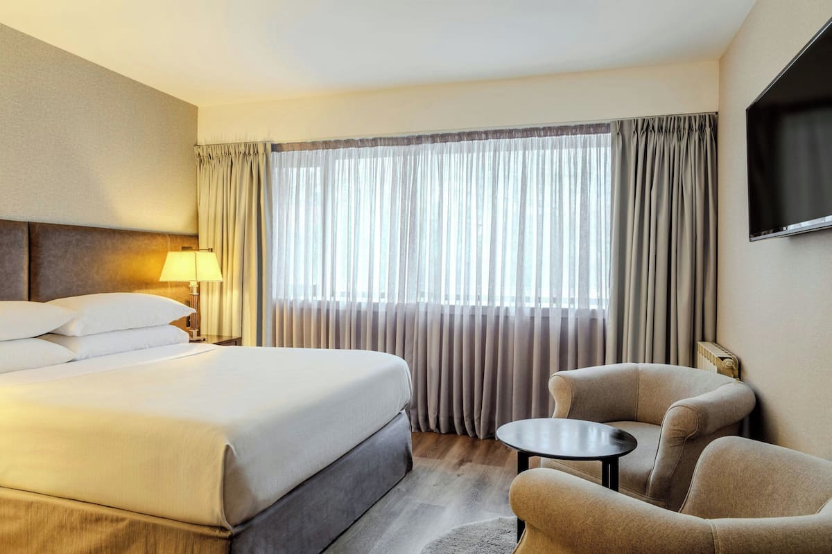 Classic-Zimmer, 1 Queen-Bett, Nichtraucher, Poolzugang | 1 Schlafzimmer, Minibar, Zimmersafe, individuell dekoriert