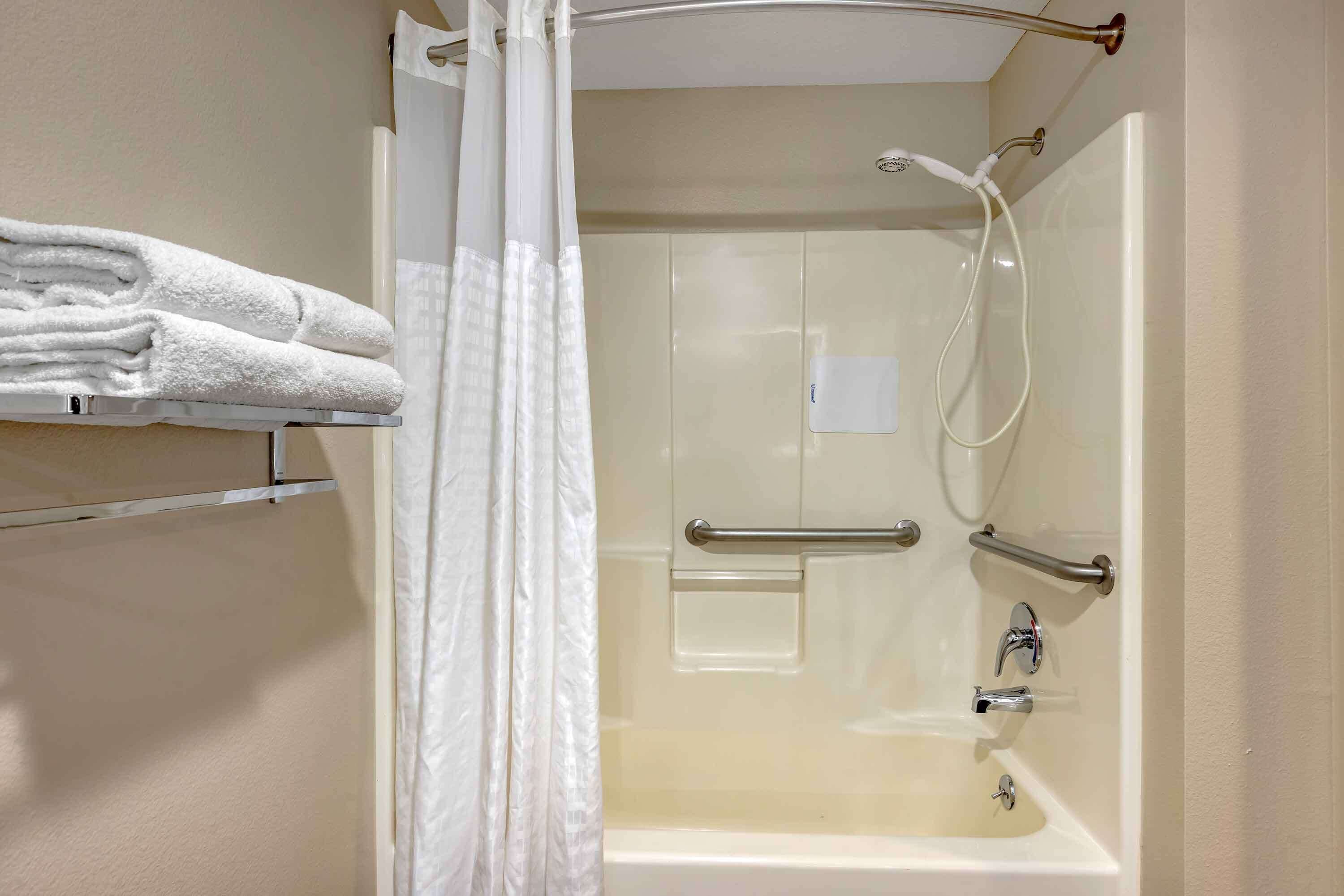 combined shower/bathtub, free toiletries, hair dryer, towels