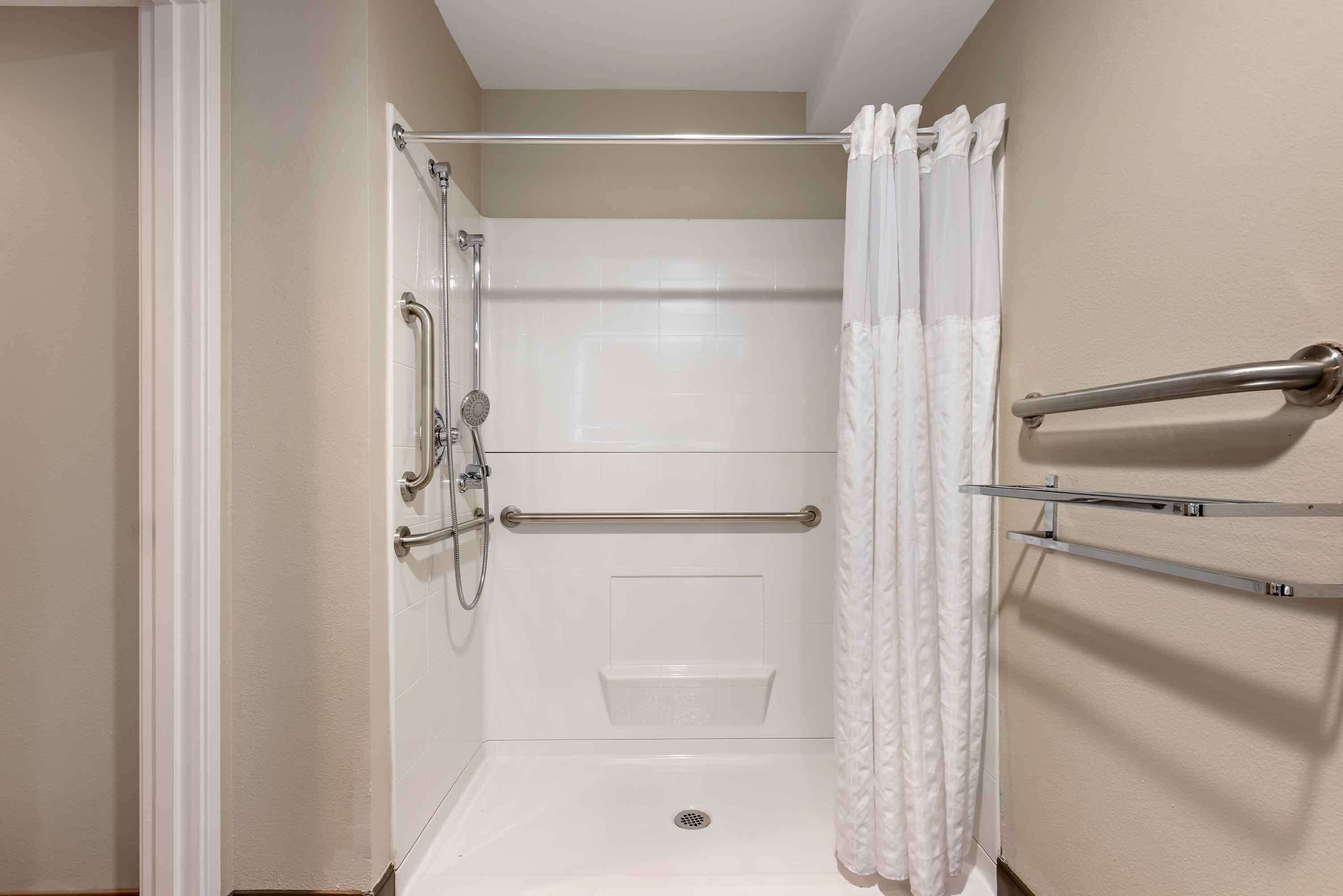 combined shower/bathtub, free toiletries, hair dryer, towels