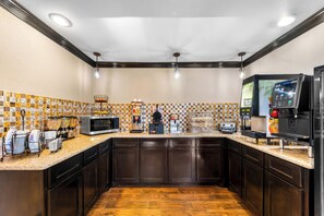 Free continental breakfast 