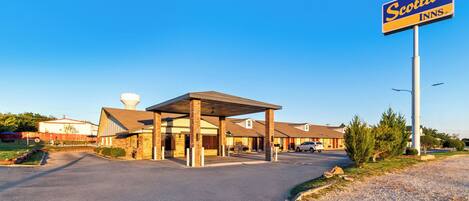 Vista frontal de la propiedad