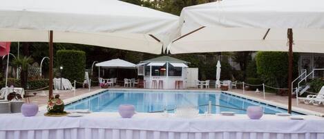Outdoor pool, pool umbrellas, pool loungers