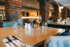 Lunch and dinner served - The Wild Pheasant Hotel & Spa (Llangollen)