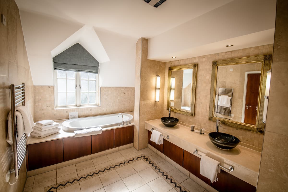 shower, eco-friendly toiletries, hair dryer