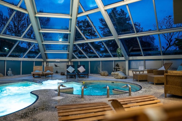 Behandlungsräume für Paare, Sauna, Whirlpool, Dampfbad