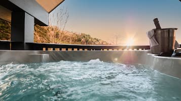 Couples treatment room(s), sauna, hot tub, steam room, body treatments