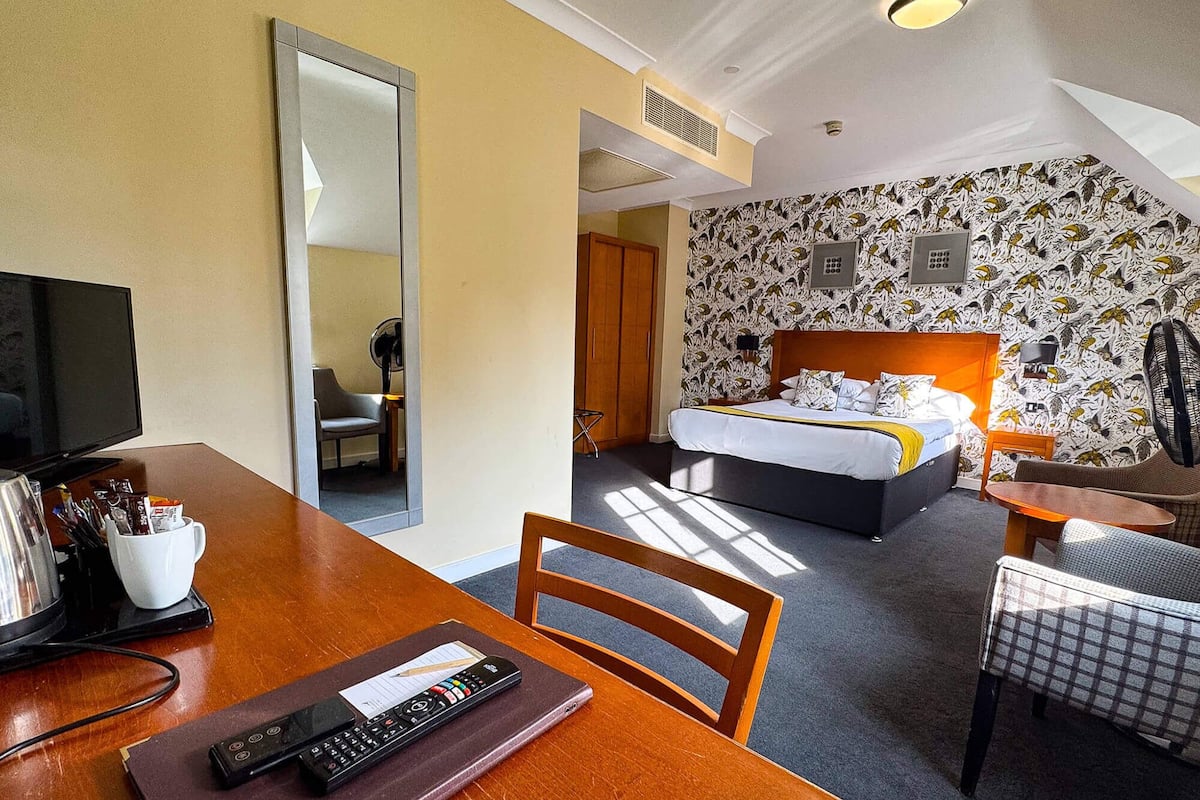 Executive Double Room, 1 King Bed, Non Smoking | 1 bedroom, desk, blackout drapes, iron/ironing board