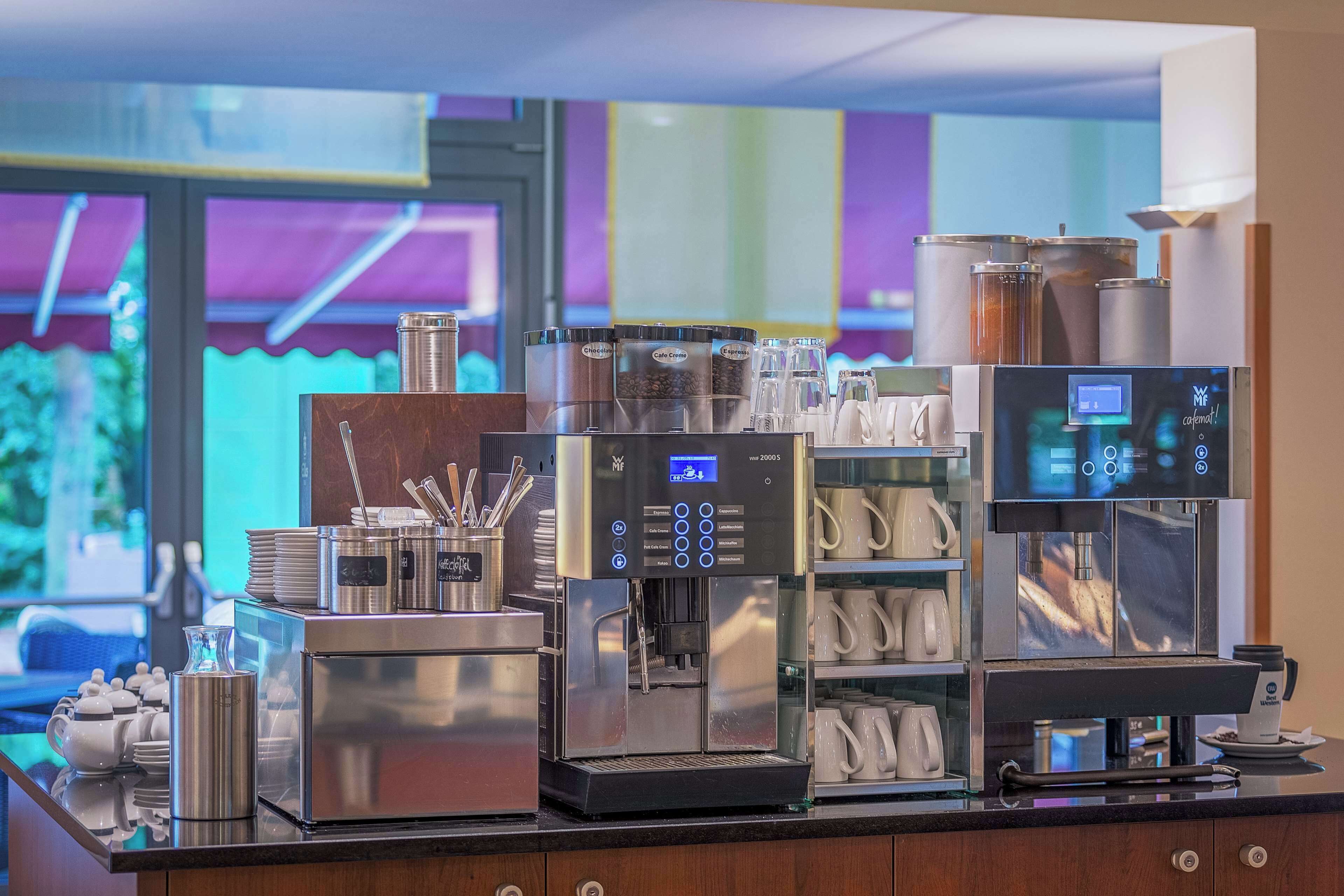 Tägliches Frühstücksbuffet (21 EUR pro Person)