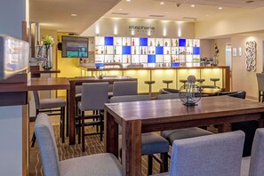 Garden views, serves breakfast, dinner and brunch