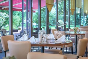 Breakfast, lunch, dinner served; international cuisine, garden views