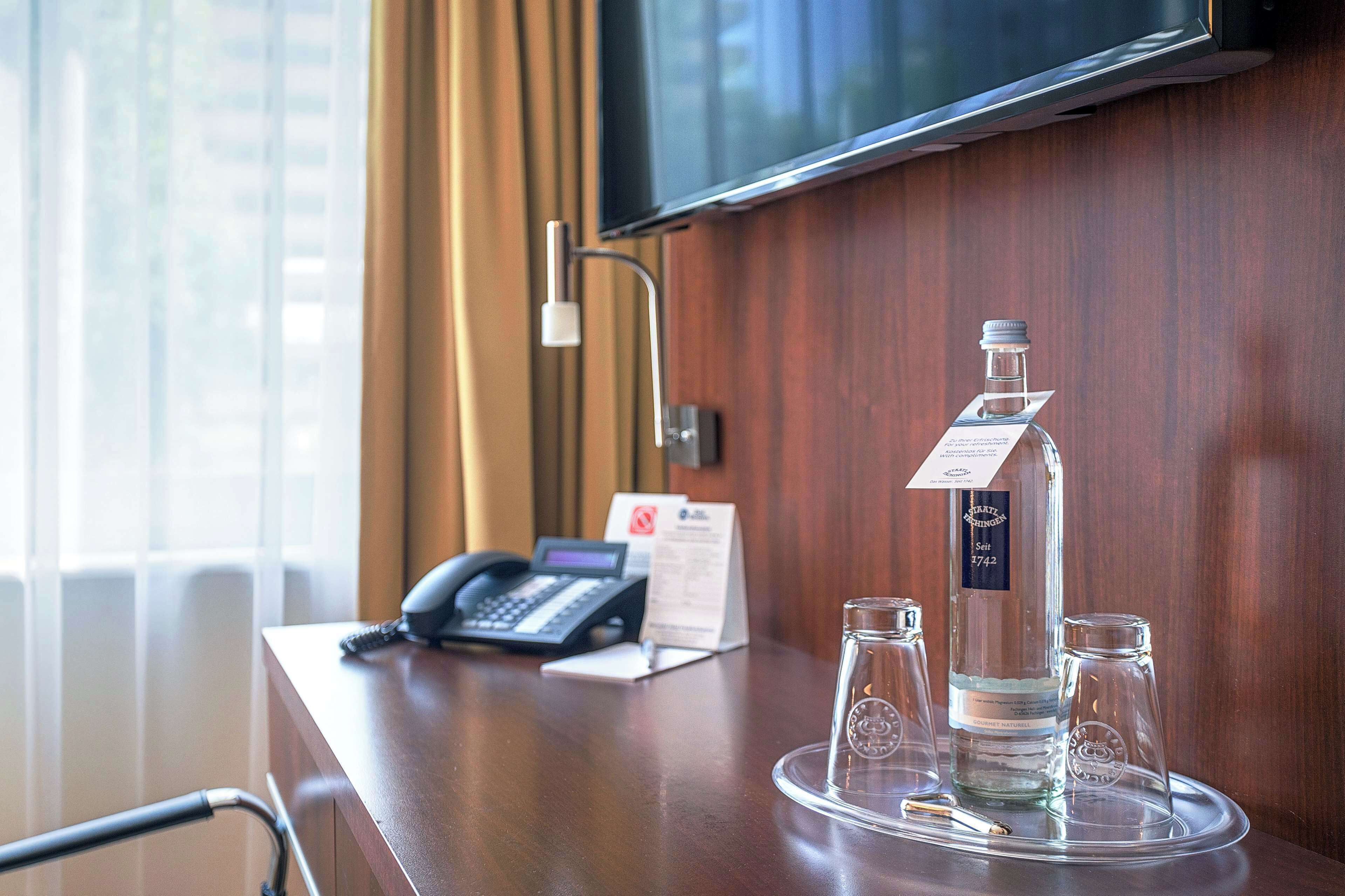 executive room, 1 king bed | hypo-allergenic bedding, desk, laptop workspace, blackout curtains