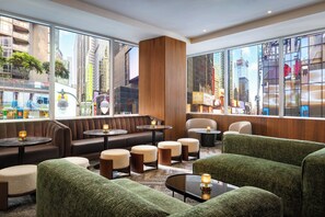 Petit déjeuner, déjeuner et dîner servis sur place