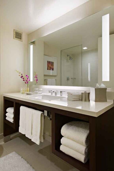 Crowne Plaza Times Square Manhattan, an IHG Hotel - Image 77