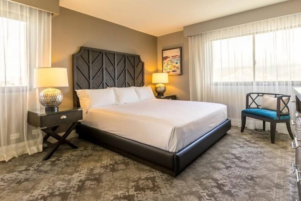 Egyptian cotton sheets, premium bedding, in-room safe