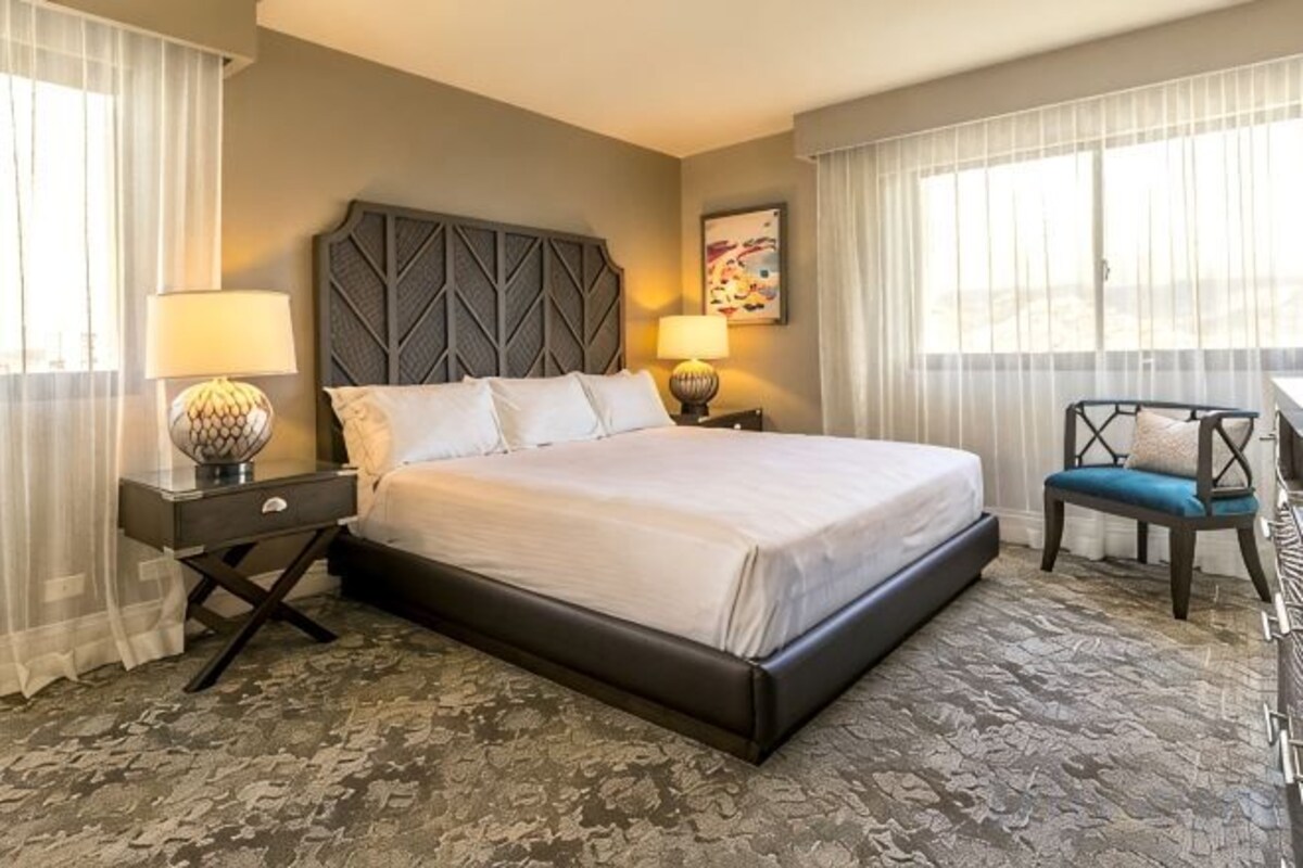 Hypo-allergenic bedding available, in-room safe, desk, laptop workspace