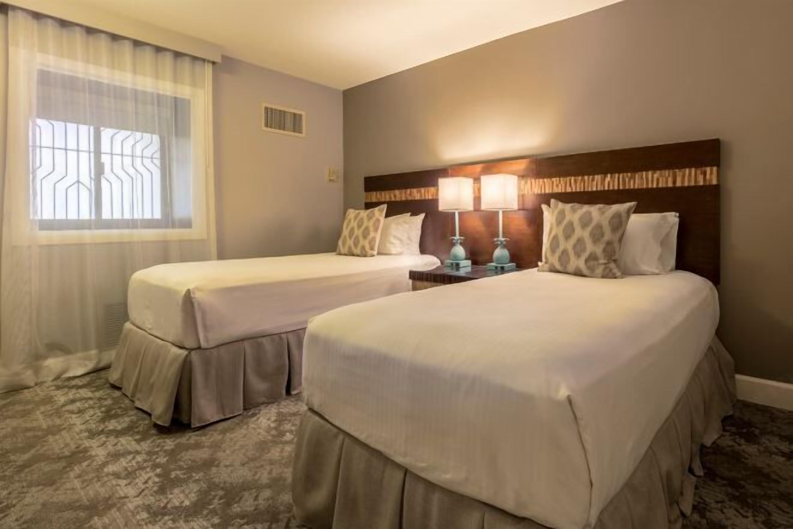 Caja de seguridad en la habitación y decoración personalizada 