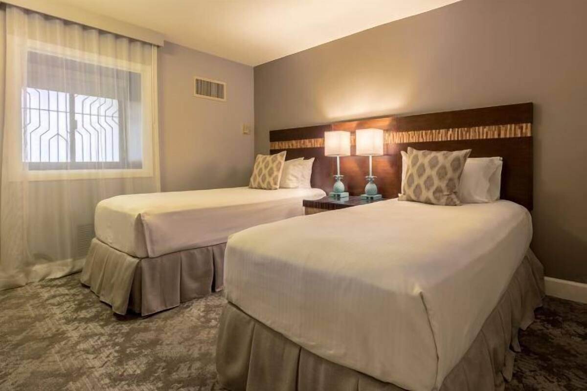 Egyptian cotton sheets, premium bedding, in-room safe