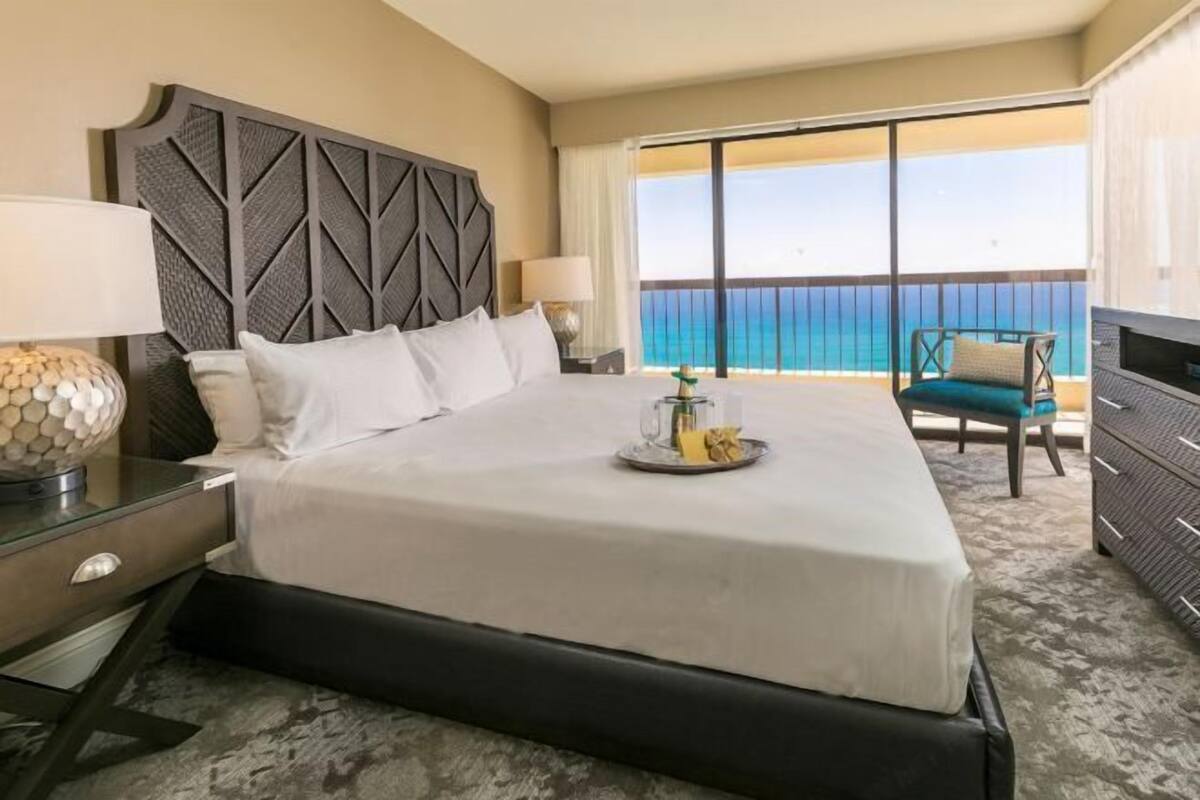 Egyptian cotton sheets, premium bedding, in-room safe