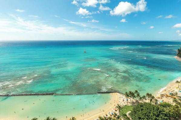 View from room - Aston Waikiki Beach Tower (Honolulu)