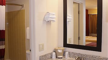 Combined shower/tub, free toiletries, towels, soap