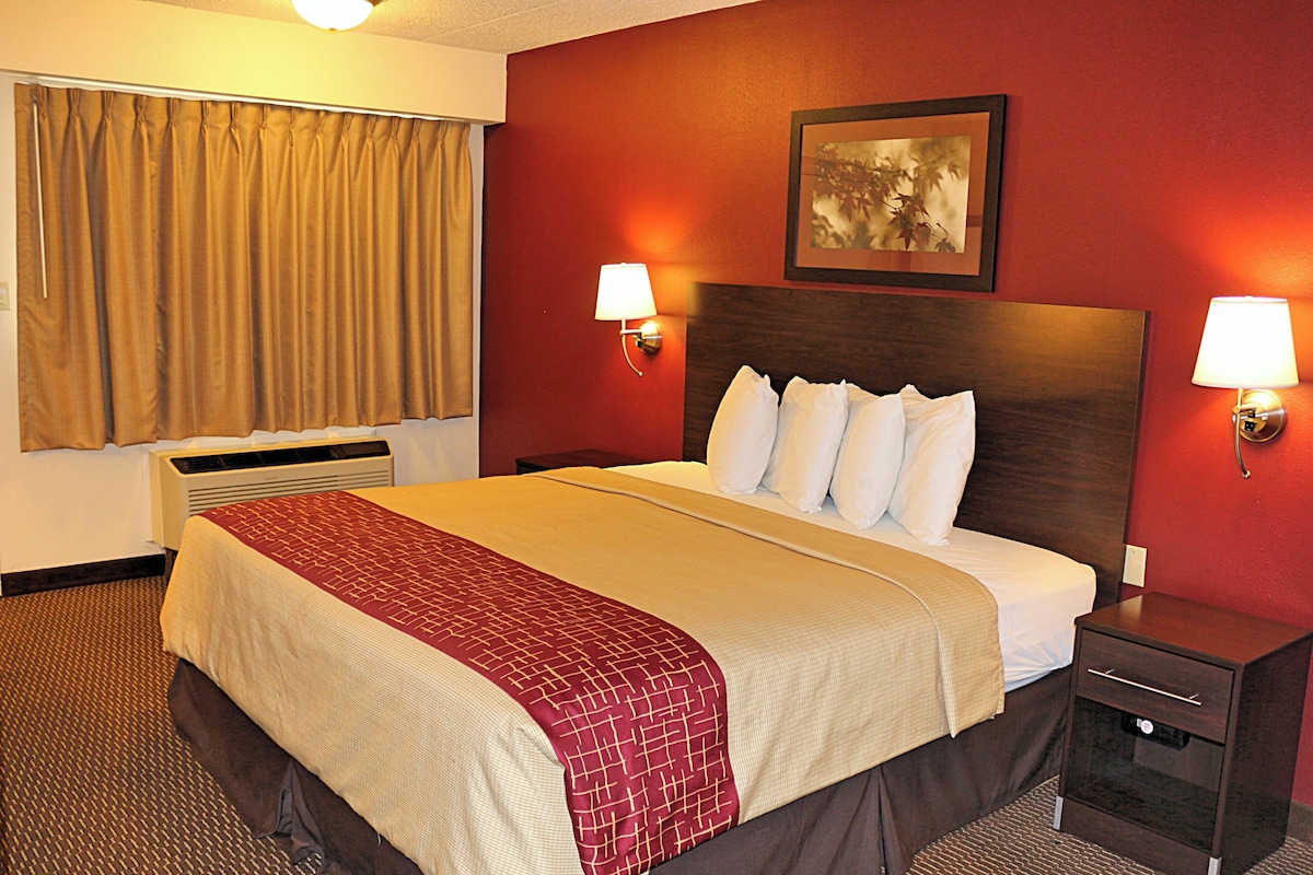 Cortinas blackout, wifi gratis y ropa de cama