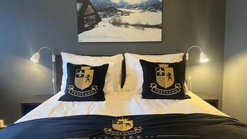 Rom – superior, ikke-røyk | Skrivebord, skrivebord for bærbar PC, lydisolert og wi-fi (inkludert)