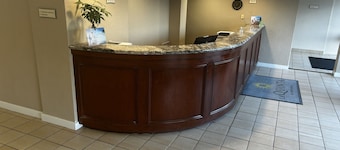 La Quinta Inn & Suites by Wyndham Stamford / New York City