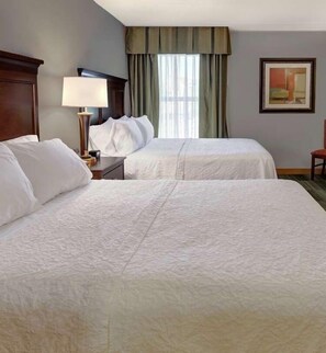 Iron/ironing board, free cribs/infant beds, rollaway beds, free WiFi - Inn on the Parkway (Pigeon Forge)