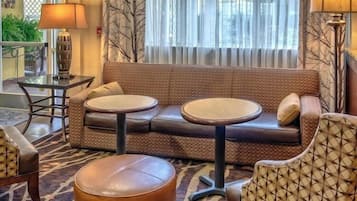 Área de estar no saguão