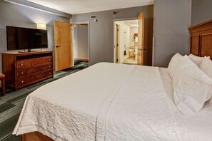 Suite, 1 King Bed, Accessible, Non Smoking | In-room safe, iron/ironing board, free cribs/infant beds, rollaway beds